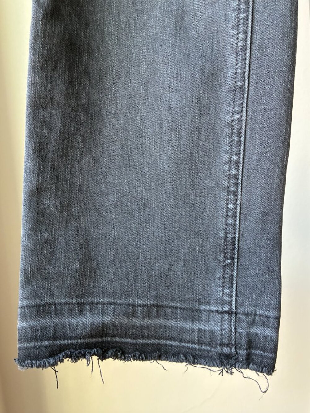 Paige Cindy Slim Jeans in Dark Magnet (Black) - Size 26 - Picture 14 of 16
